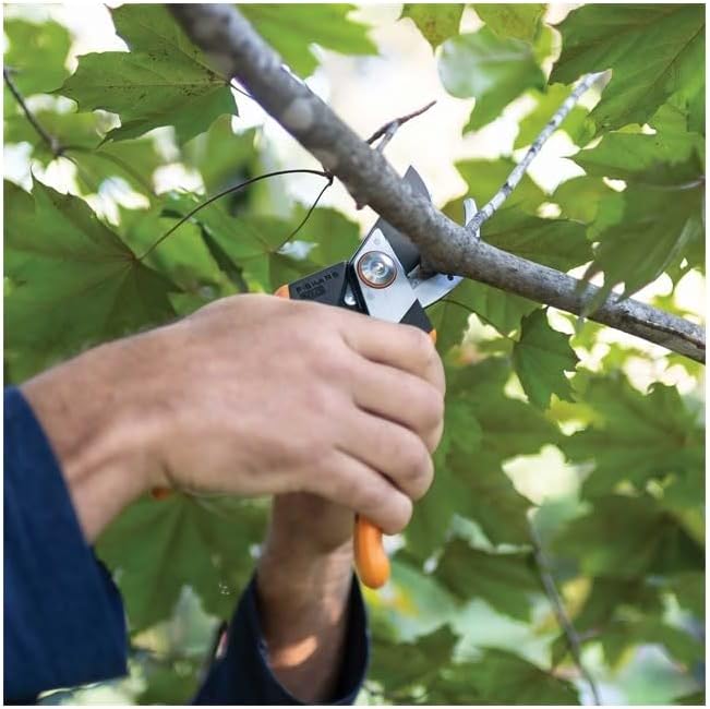 Fiskars Pro Pruner Shears, Garden Clippers, Gardening Scissors with Sharp Non-Stick Steel Rust Resistant Blade