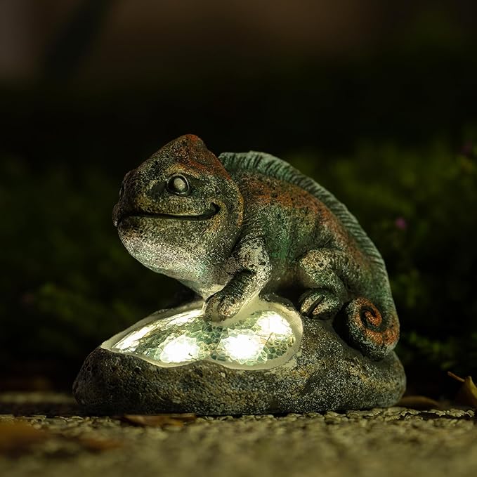 Solar Chameleon Garden Statues Outdoor Decor Resin Chameleon Figurine with Solar Light for Patio,Balcony,Yard,Lawn Ornament,Perfect Garden Gift