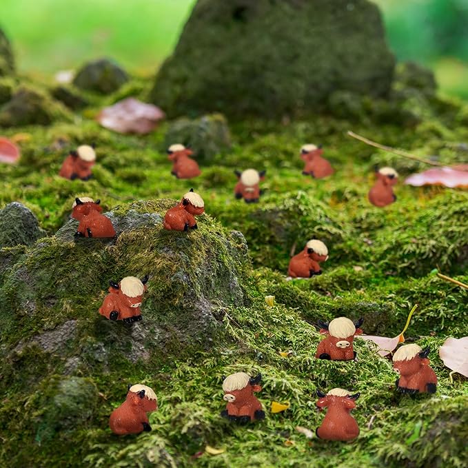 Suzile Mini Highland Cow Figurine Cute Highland Cow Statues Decor Handmade Resin Sculpture Ornament for Decorations Home Bathroom Kitchen Garden Office Desk (Classic Style)