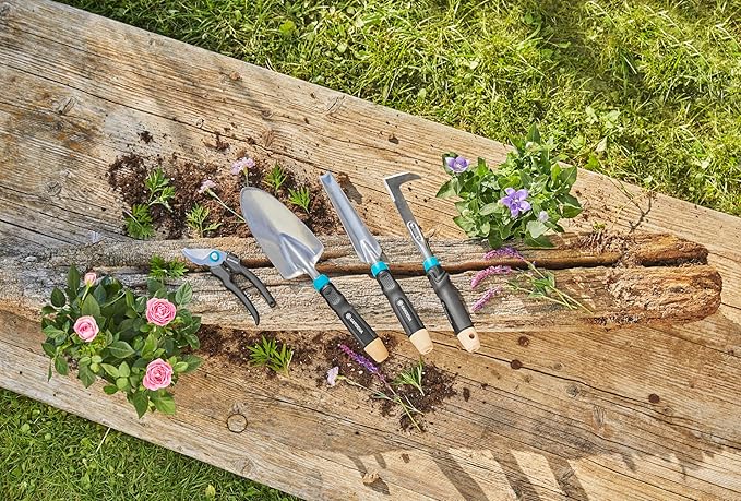 Gardena Ecoline Weeding Trowel: for Easily Removing unwanted Plants Without Chemicals, Ergonomic Handle, Coated Metal, Made from Recycled Materials (17702-20)