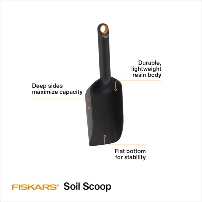 Fiskars Soil Scoop for Potting and Transplanting, Garden Tool Indoor Gardening, Made with Recycled Plastic, 1.5 Cups