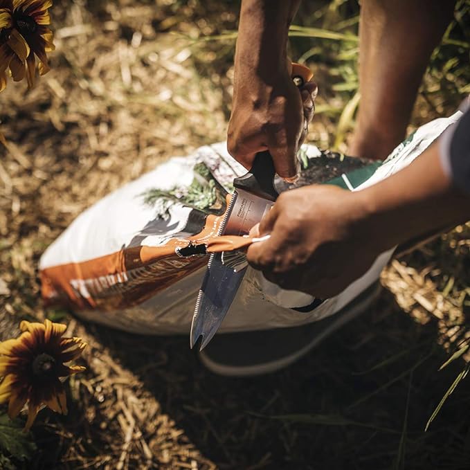 Fiskars Hori Hori Garden Knife with Sheath, Multi-Purpose Heavy Duty Gardening Hand Tool for Weeding, Planting, Digging with Hanging Hole