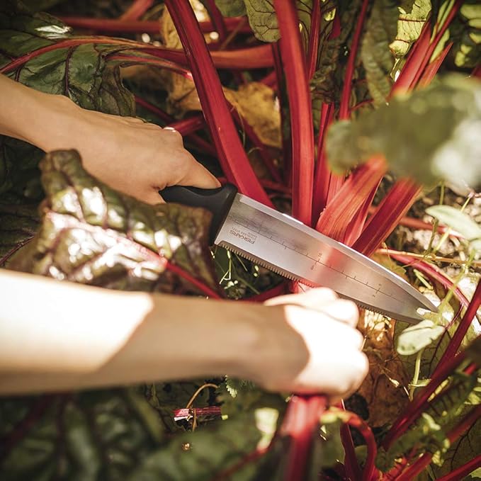 Fiskars Hori Hori Garden Knife with Sheath, Multi-Purpose Heavy Duty Gardening Hand Tool for Weeding, Planting, Digging with Hanging Hole