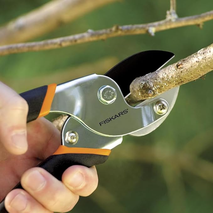 Fiskars Anvil Pruner, 5/8-Inch Cut Capacity Branch Cutter with Power-Lever Technology That Provides More Cutting Power, Best for Dry, Dead Stems and Small Branches