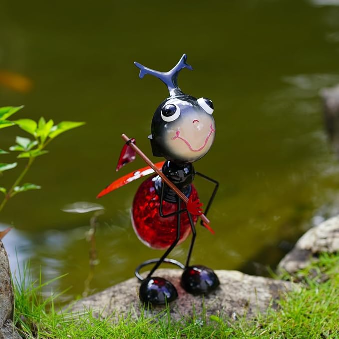 Solar Ladybug Garden Lantern Waterproof LED Ladybug Solar Lights Outdoor Decorative Tabletop Lanterns Lamp for Yard Patio Table Decoration