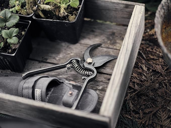 Barebones Pruner & Sheath - Vintage Inspired Japanese Design Pruners for Gardening - Multipurpose Pruning Shears with Canvas Sheath - Gardening Tools Made with Durable Steel