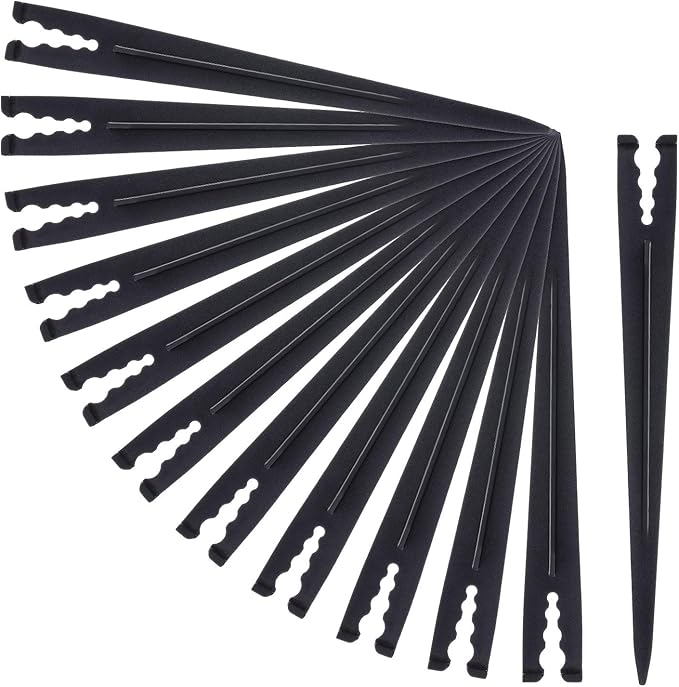 Mudder 90 Pieces Plastic Irrigation Drip Stakes for 1/4 Inch Pipe Universal Drip Tubing Hold Stakes for Irrigation, Hose Support, Greenhouse, Garden, Vegetable Flower Beds Herbs Growing