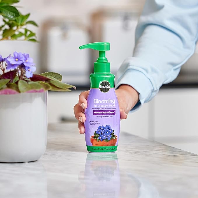 Miracle-Gro Blooming Houseplant Food, 8 oz., Plant Food Feeds All Flowering Houseplants Instantly, Including African Violets