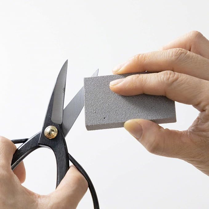Wazakura Japanese Sap Rust Eraser for Blades, Garden Scissors, Bonsai Tools, Floral Hasami Shears, Made in Japan - Sap Eraser