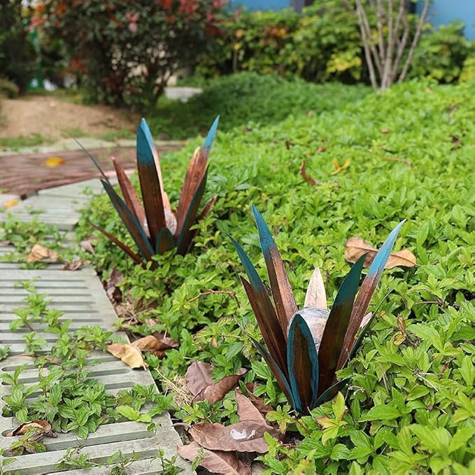 Metal Agave Plant Garden Art, 2 Pack Big Tequila Rustic Sculpture, Rustic Metal Agave Plants Garden Lawn Home Ornaments, for Yard Stakes, Garden Figurines, Outdoor Patio (2 PCS Colorful with Light)