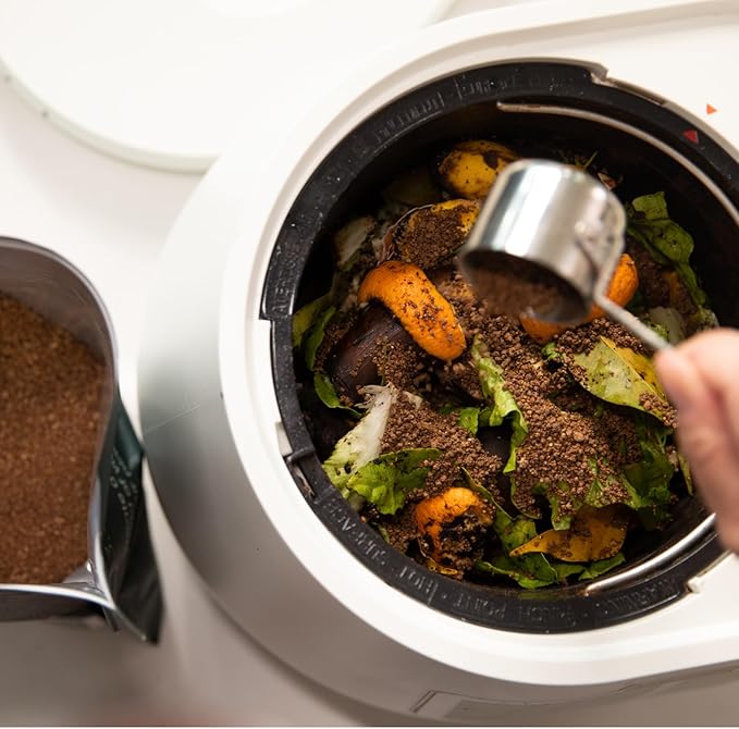 Lomi Blends - All-in-One Lawn and Garden Solution - All-Natural Multi-Vitamin for Healthy Soil, Safe for Kids and Pets, Easy to Use - Sustainable Gardening