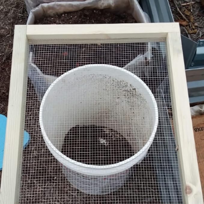 Soil Sifter for Garden, Multi-Purpose Wood Compost Dirt Sifter Soil Screen Dirt Cedar Garden Rock Sifter for Compost Sifting Soil, Dirt, Peat Moss and Potting Soil