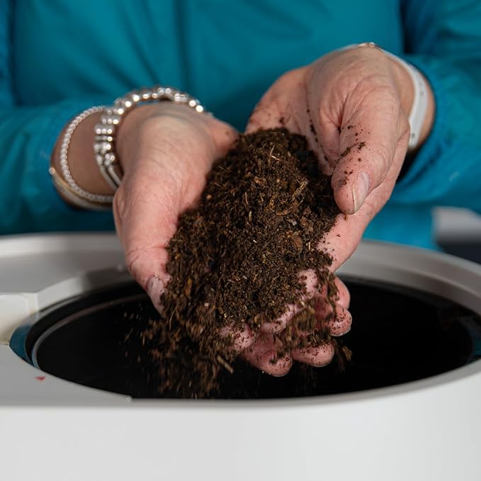 Lomi Blends - All-in-One Lawn and Garden Solution - All-Natural Multi-Vitamin for Healthy Soil, Safe for Kids and Pets, Easy to Use - Sustainable Gardening