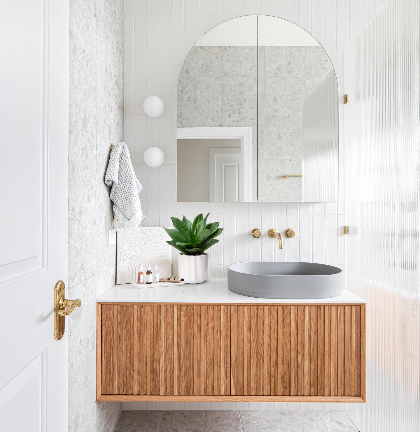 Artificial Agave Succulent Plants Faux Snake Plant Fake Succulent Agave Plant Potted in White Pot Succulent Aloe Plant for Desk Modern Office Living Room Table Shelf Home Indoor Outdoor Decor