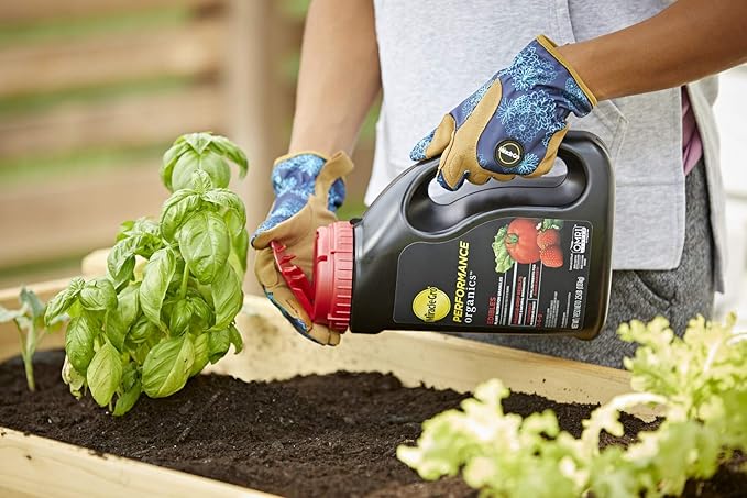 Miracle-Gro Performance Organics Edibles Plant Nutrition Granules - Plant Food with Natural & Organic Ingredients, for Tomatoes, Vegetables, Herbs and Fruits, 2.5 lbs.