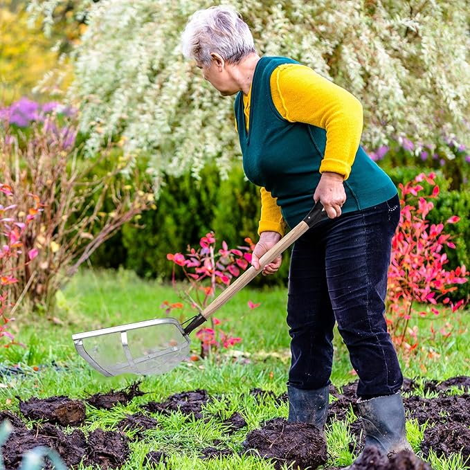 Leaking Soil Shovel Filter Stainless Steel Sieve 2mm Mesh Sifting Shovel with D Grip Wood Handle for Gardening Farm Chicken Coop and Goat Stall