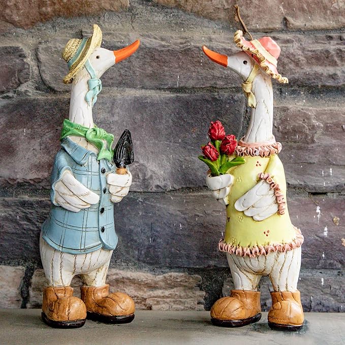 Garden Statues Couple Duck, Funny Cartoon Duck Garden Statues Indoor Outdoor Decorations Cute Ducks Art Décor Goose for Yard Home Garden Patio and Office (2- Pack)