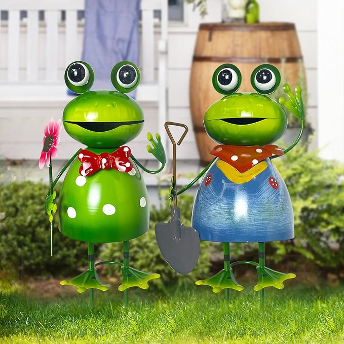 HONGLAND Metal Yard Art Garden Decor for Outside - Cute Frog Outdoor Decor - 3D Spring Frogs Figurine Garden Sculptures & Statues - Gifts for Grandma Mom - 2 Pcs