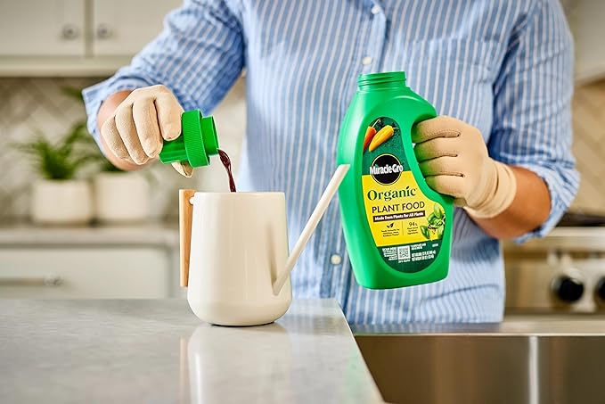 Miracle-Gro Organic Plant Food, Made from Plants for All Plants, Use with Indoor or Outdoor Container Plants and In-Ground Gardens, OMRI Listed, 32 oz.