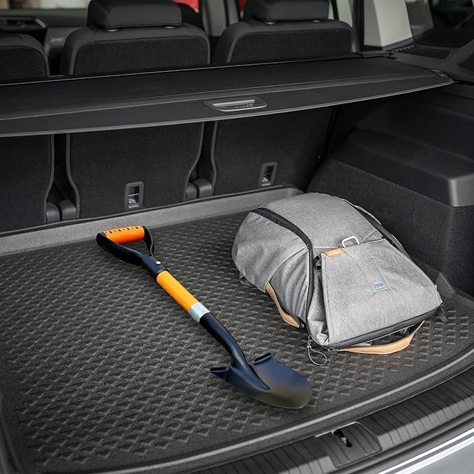 Small Garden Shovel Mini Kids Digging Shovel with Overall Length 28 inches Shovel for Digging, Beach Shovels. Gardening Tools with D-Handel