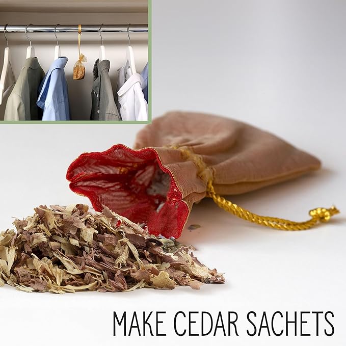 Natural Cedar Shavings Mulch/Bedding (4 Quarts), Garden Mulch and Small Animal Pet Bedding