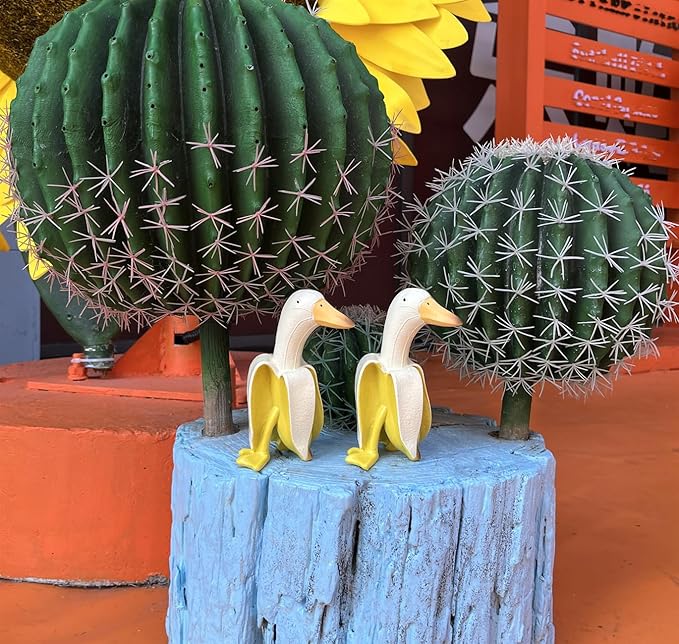 Tellme 2 PCS Banana Duck Statues, Creative Whimsical Garden Art Resin Gnome Sculptures, Outdoor Personalized Decors, Cute Banana Ornaments for Yard, Porch, Office, Home, Funny Housewarming Gifts.