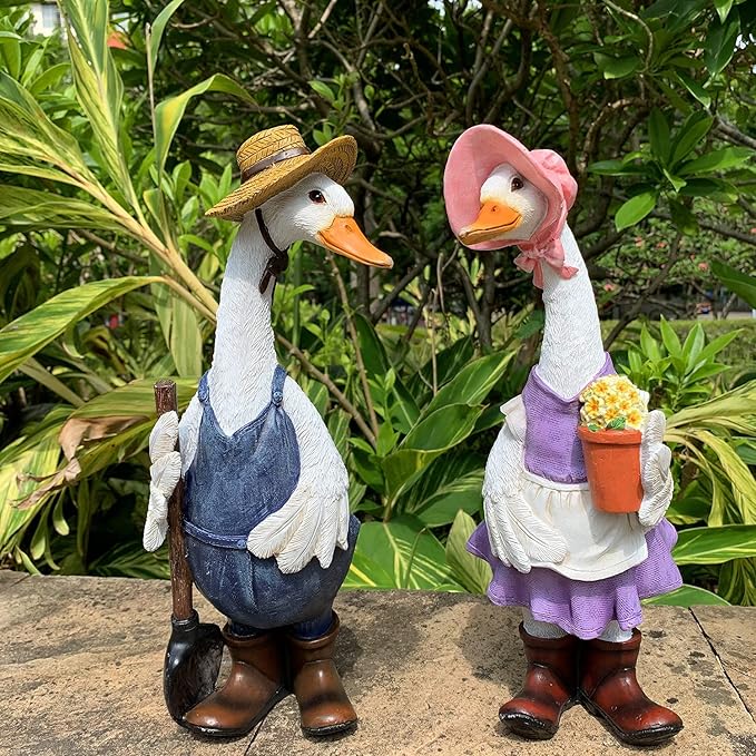 Garden Statues Gardener Couple Duck, Indoor Outdoor Decorations Cute Ducks Art Décor Goose Figurine Ornament for Yard Home Garden Patio and Office (Male)