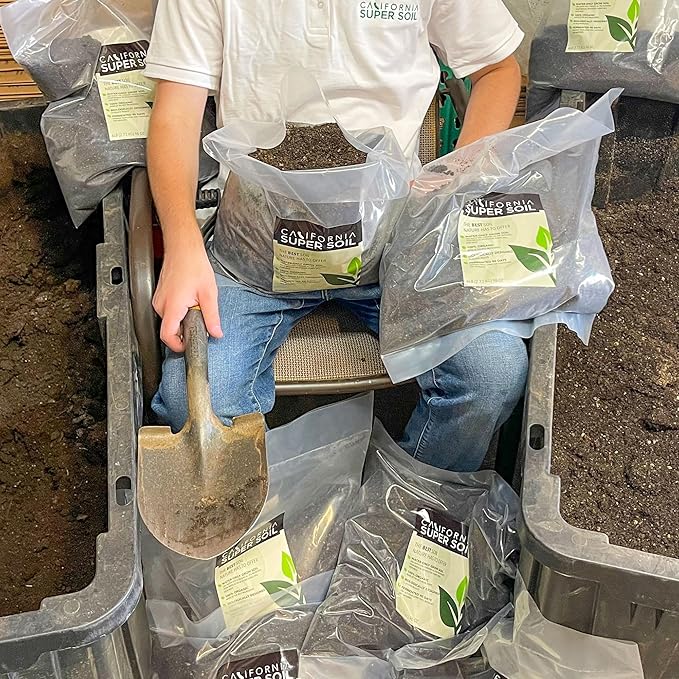 California Super Soil Premium 100% Organic Super Soil - 18+ Nutrient Blend - Living Soil Technology - Potting and Garden Soil for Indoor Grow Kit - 18Lbs Bag - Grows 6 Plants