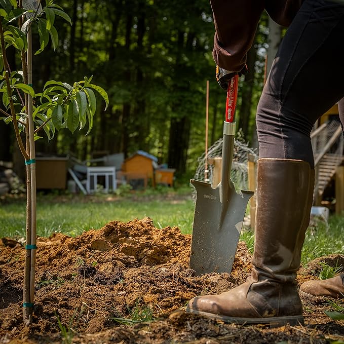 Radius Garden 25111 Pro-Lite Ergonomic Carbon Steel Spade, Red