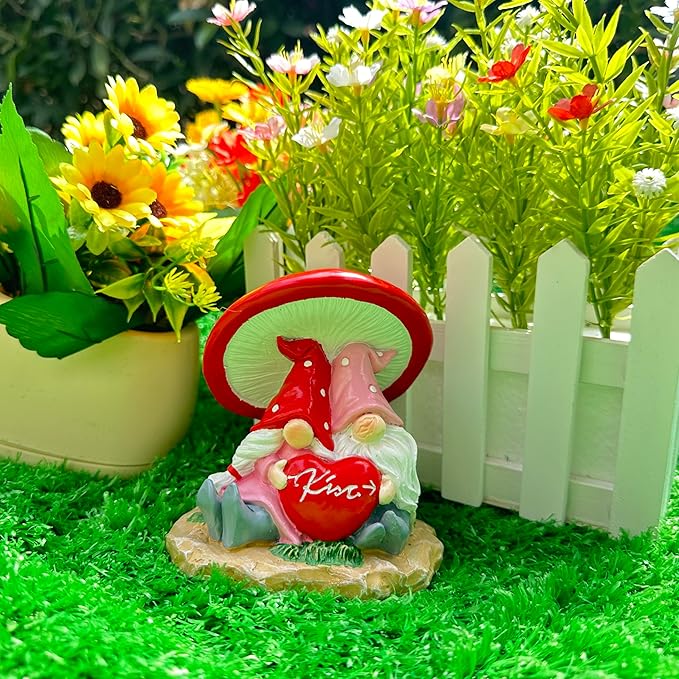 Garden Pink Tiny Gnome Couple Statue with Red Heart Mushroom Funny Outdoor Resin Figurines Home Decorations Valentine’s Day Housewarming Ornament Gift